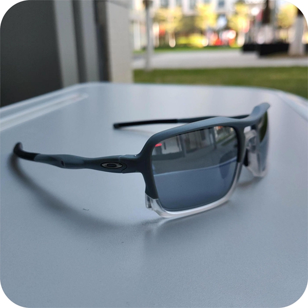 オークリー正面デザイン